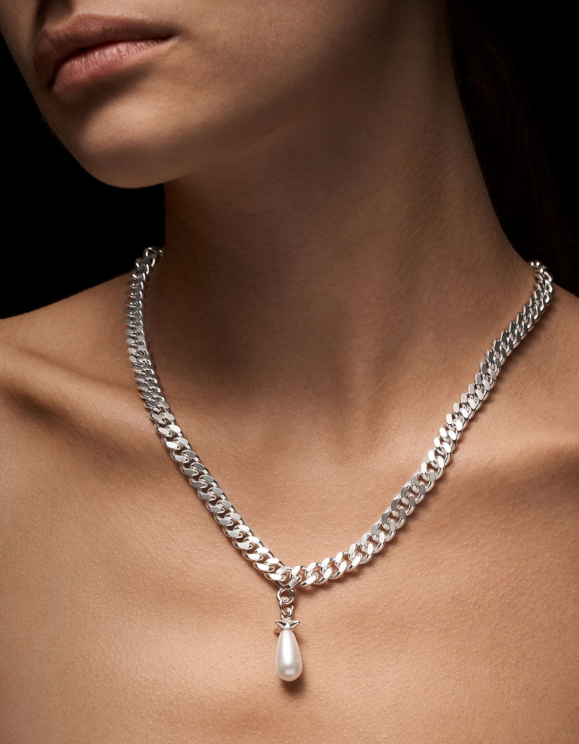 CHUNKY CHAIN DROP PEARL NECKLACE