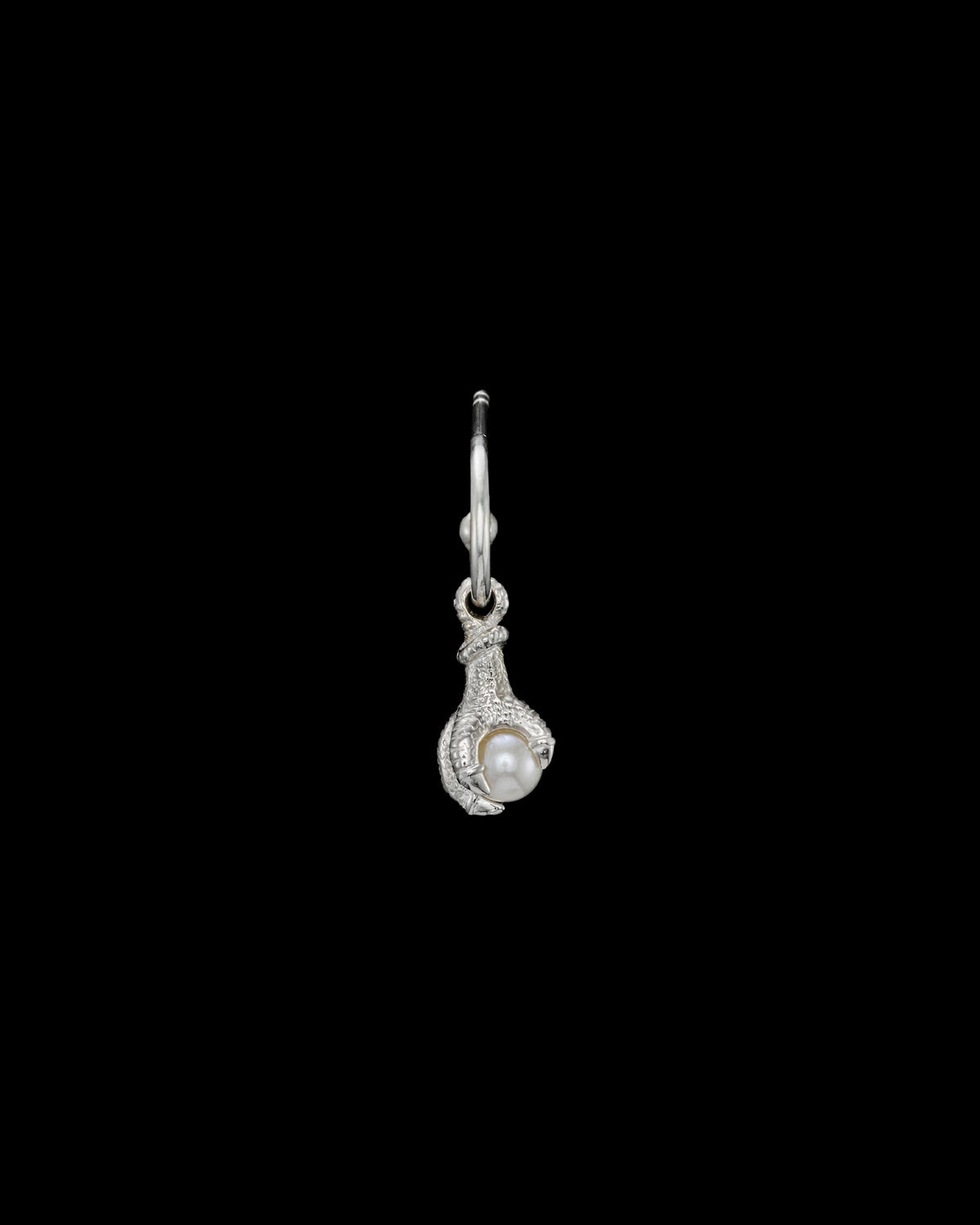 TINY CLAW PEARL EARRING
