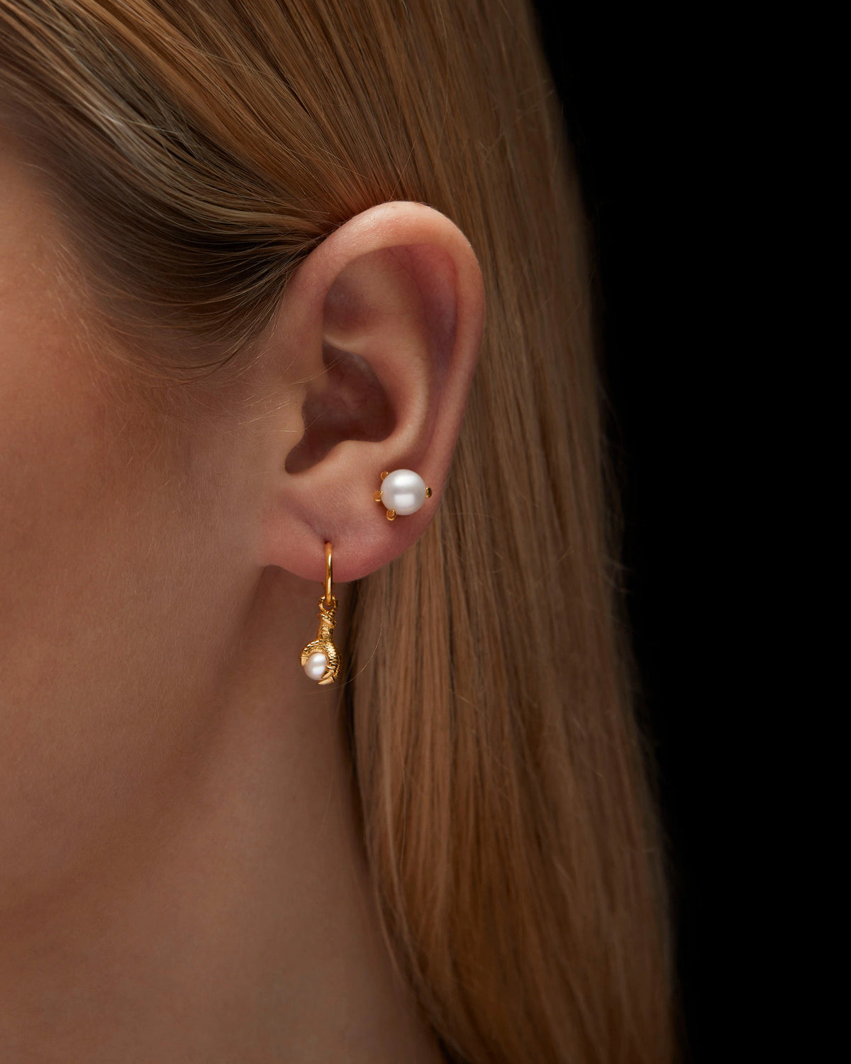 TINY CLAW PEARL EARRING