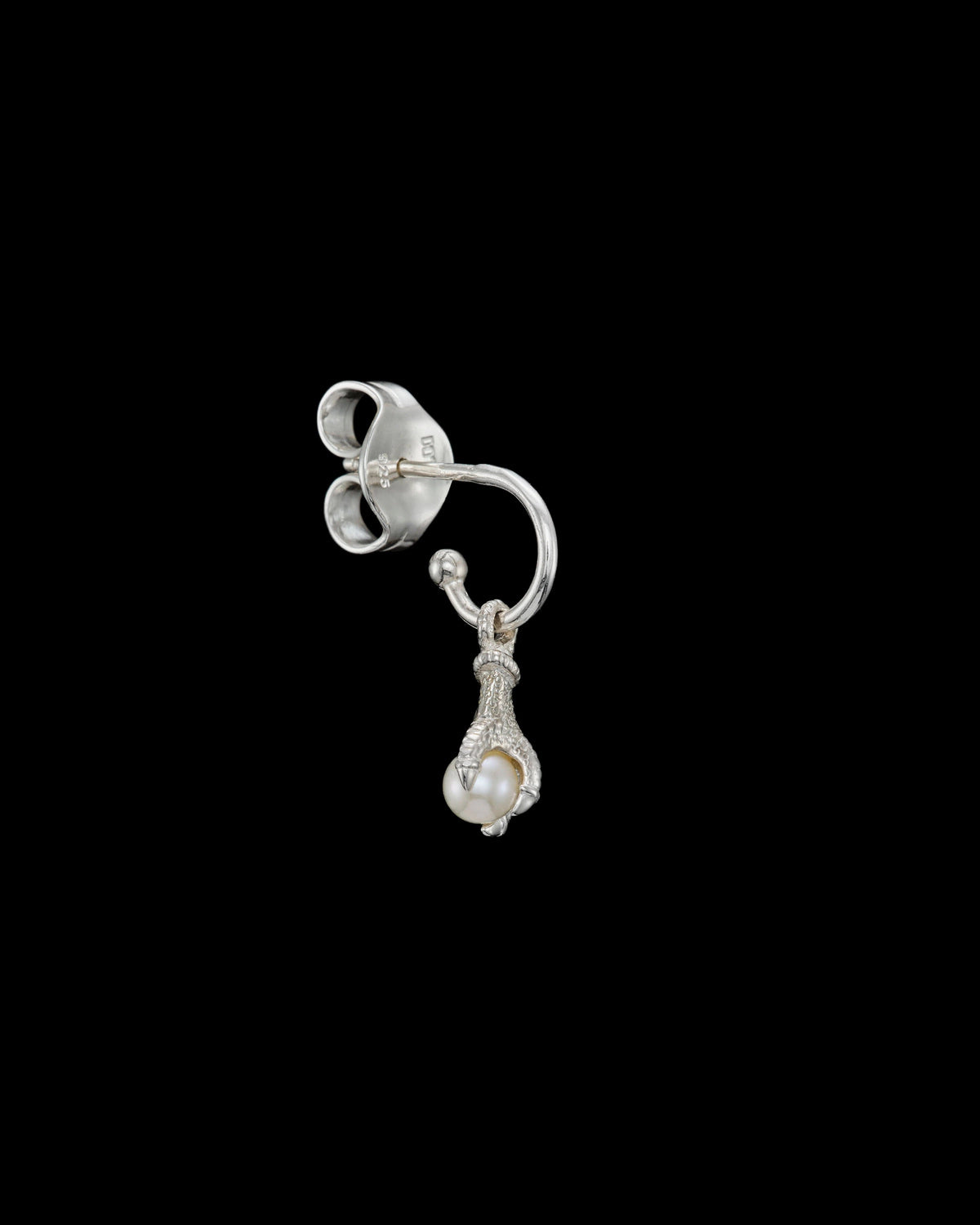TINY CLAW PEARL EARRING