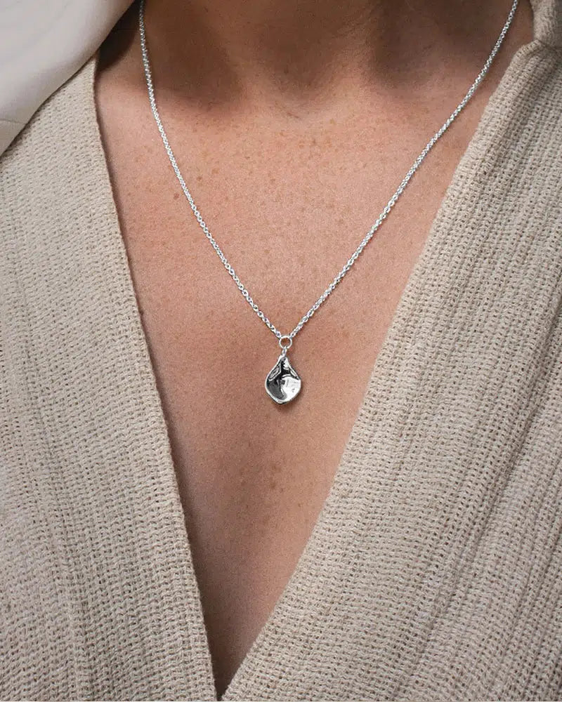 Gaias Grace Single necklace