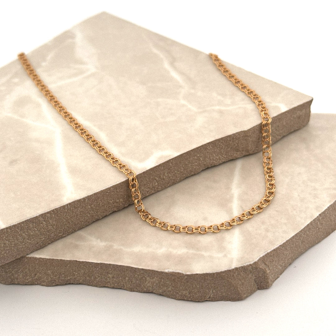 Second hand . Halsband - 44.5 cm