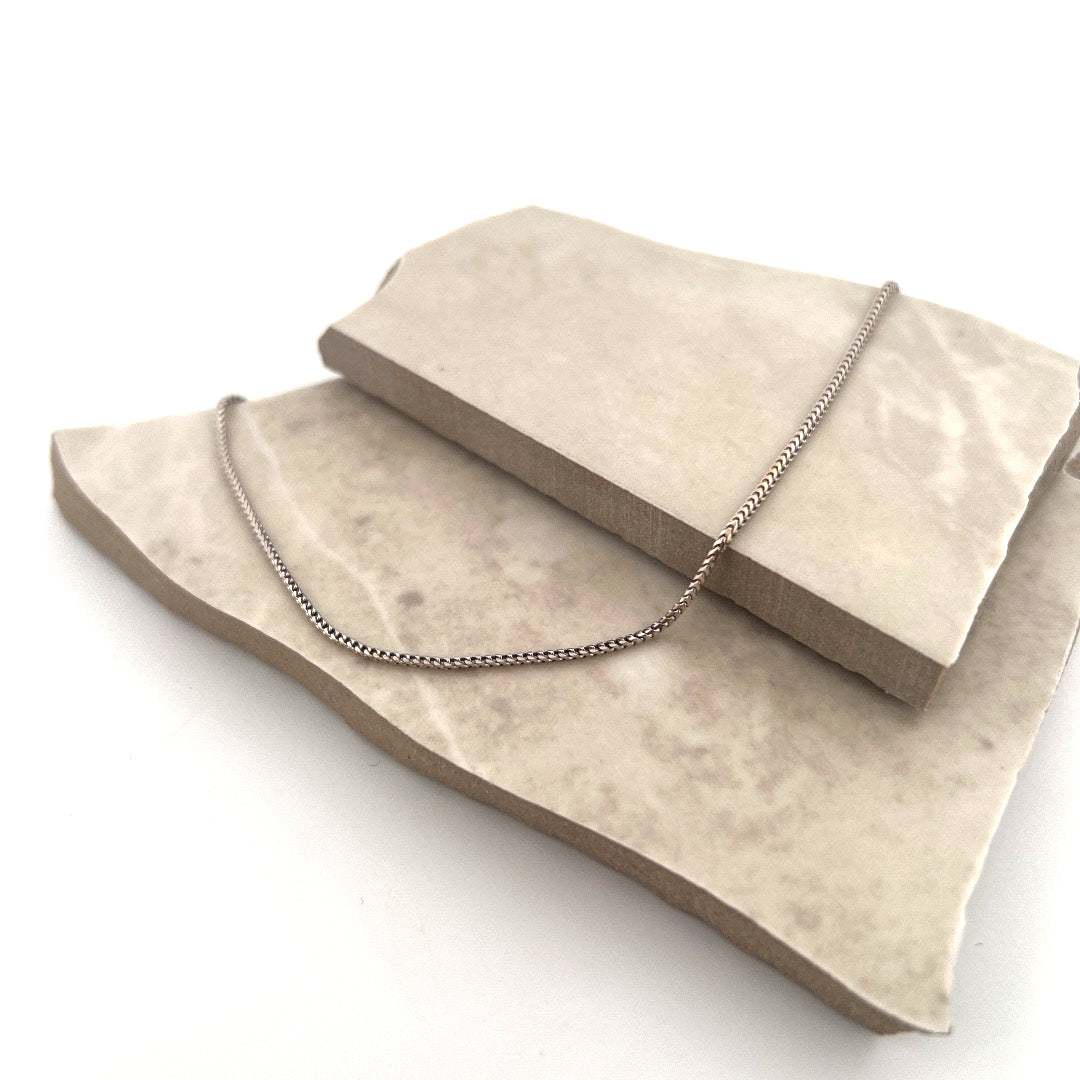 Second hand . Halsband - 40 cm