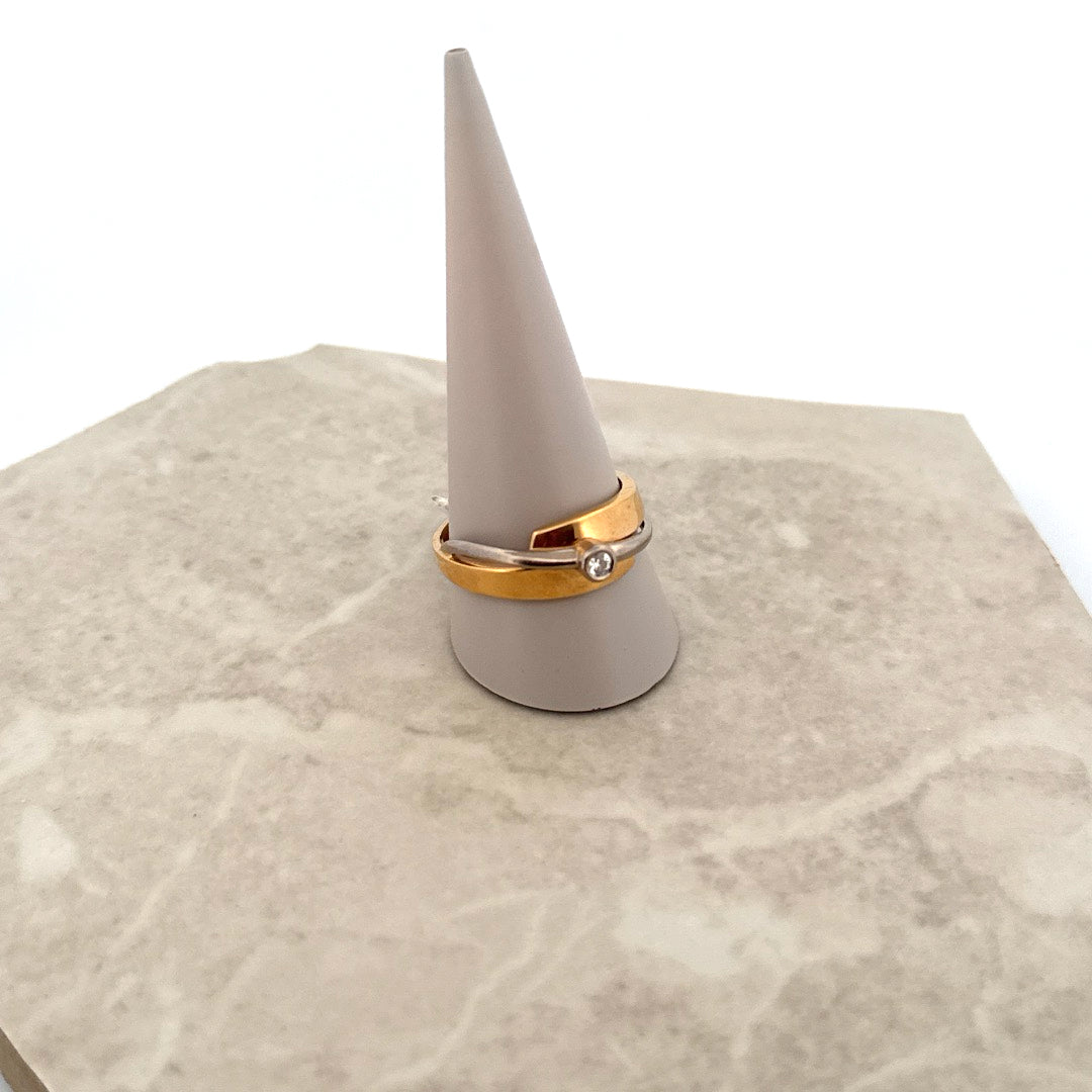 Second hand . Ring