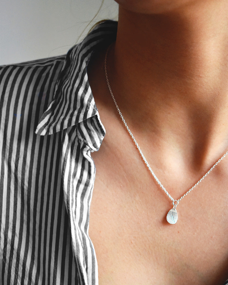 Leaf drop necklace
