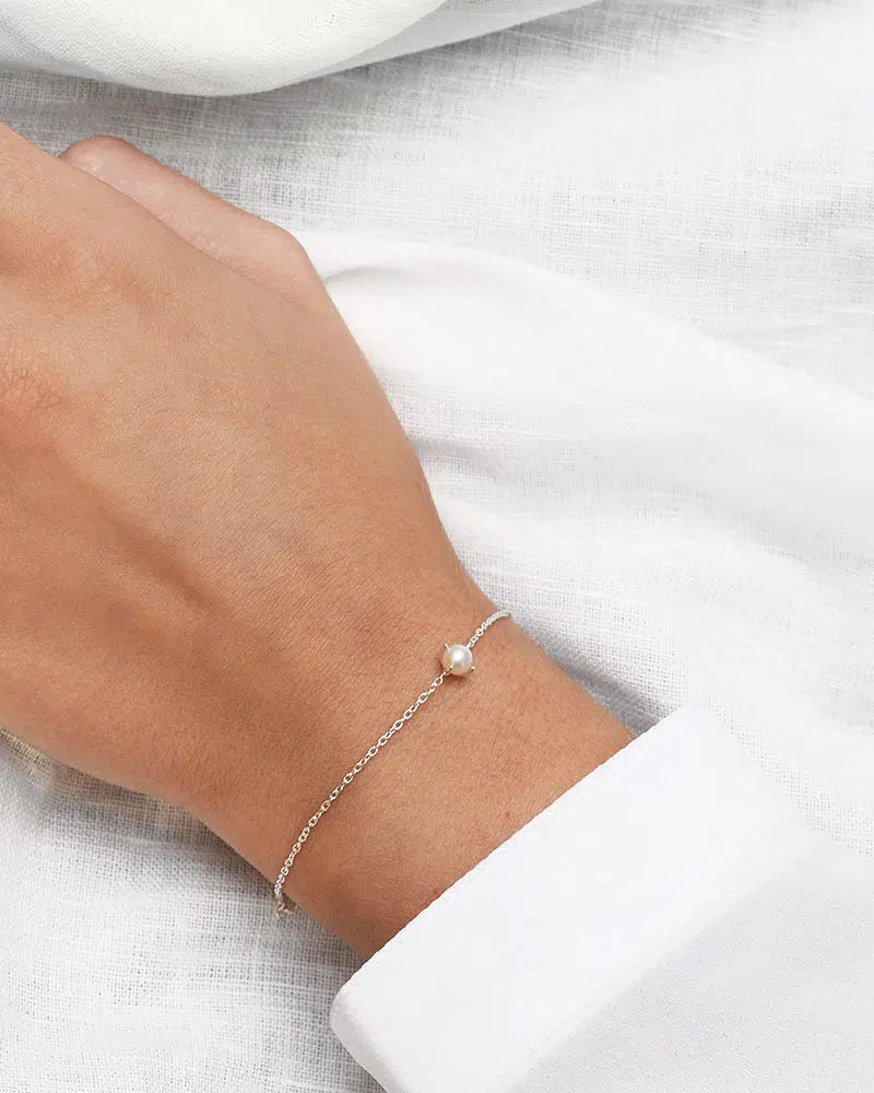 Petite Pearl bracelet