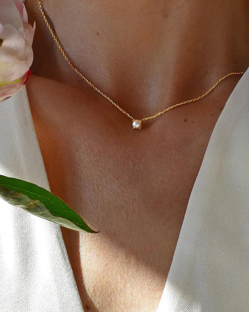 Petite Pearl necklace gold