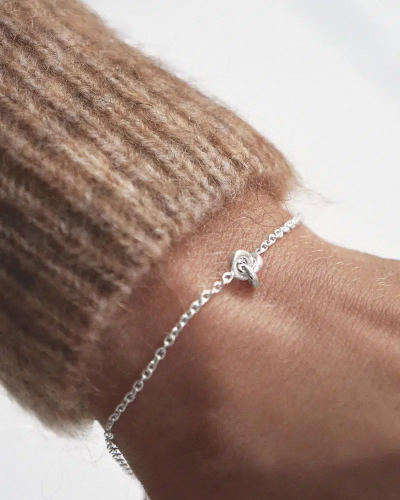 Le Knot drop bracelet