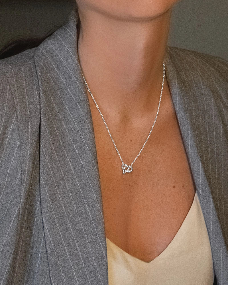 Le Knot necklace