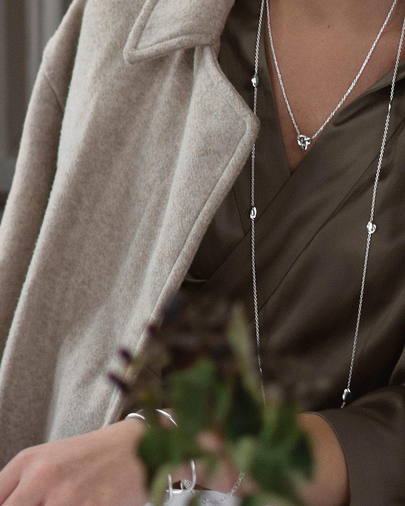 Le Knot necklace