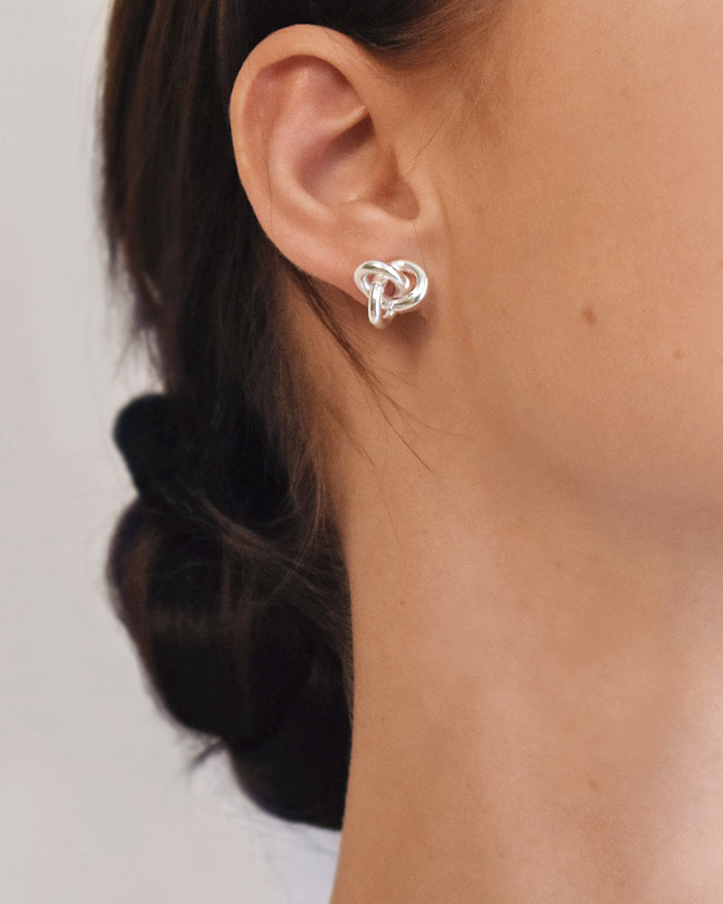 Le Knot studs