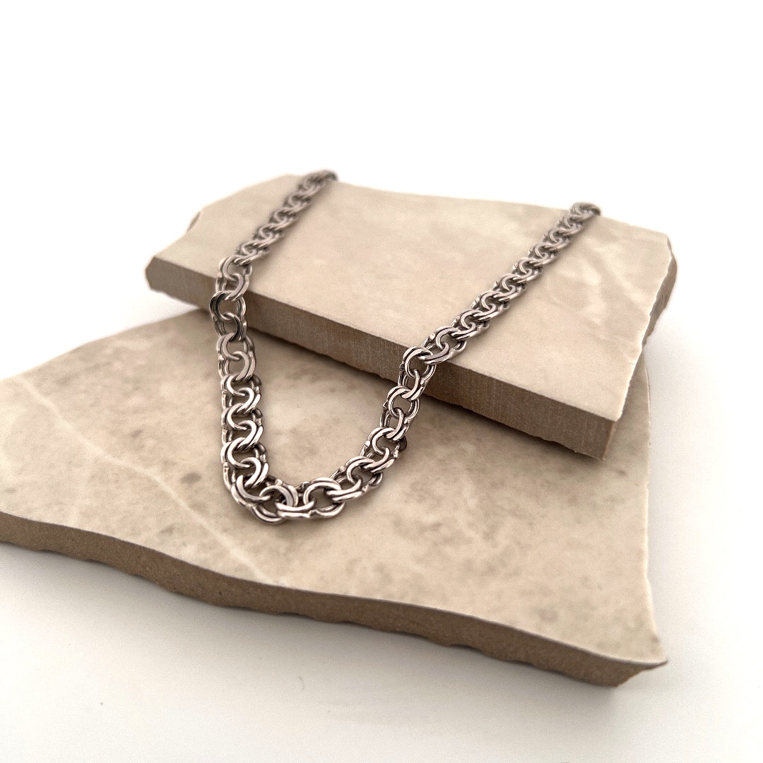 Second hand . Halsband - 48.5 cm
