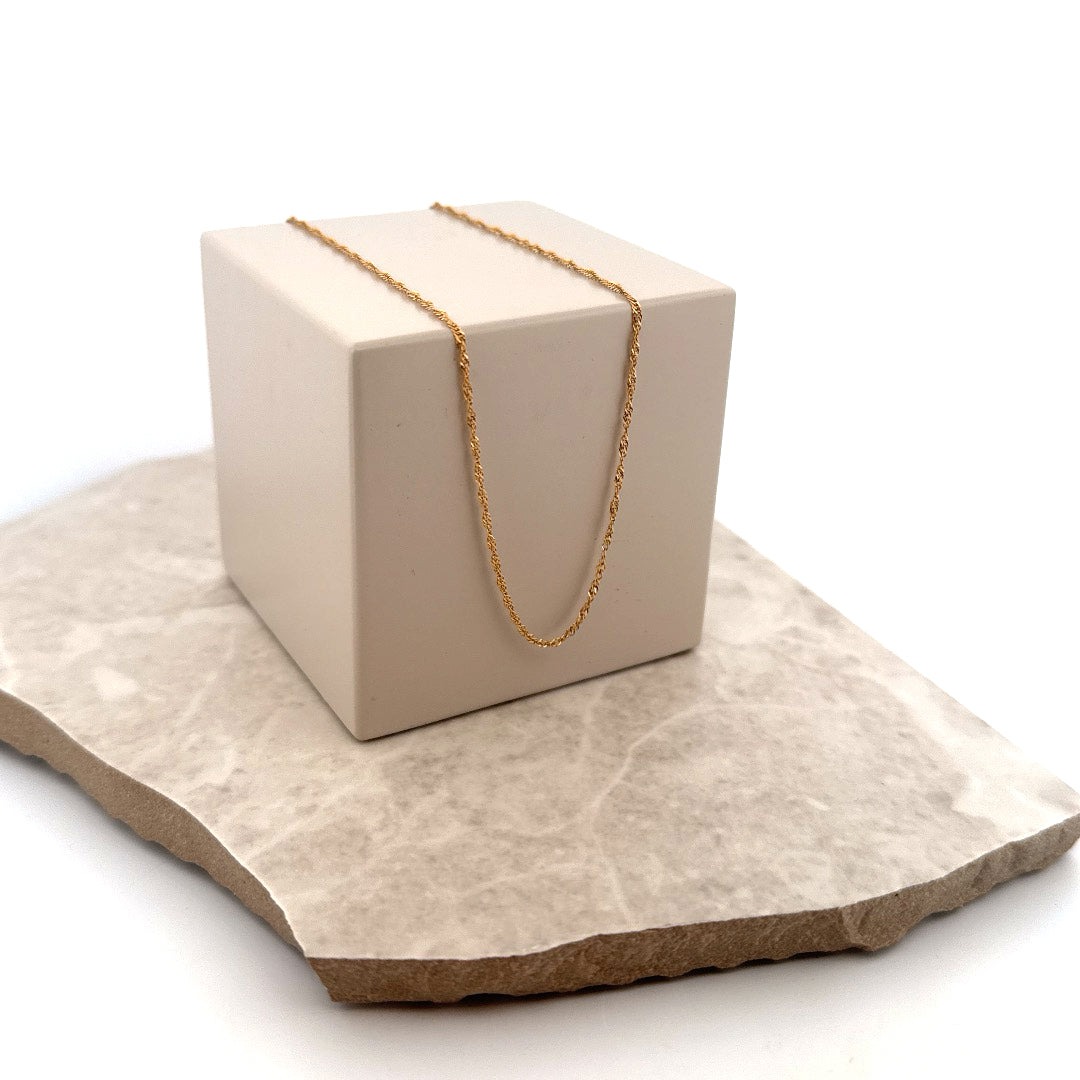Second hand . Halsband - 40.5 cm