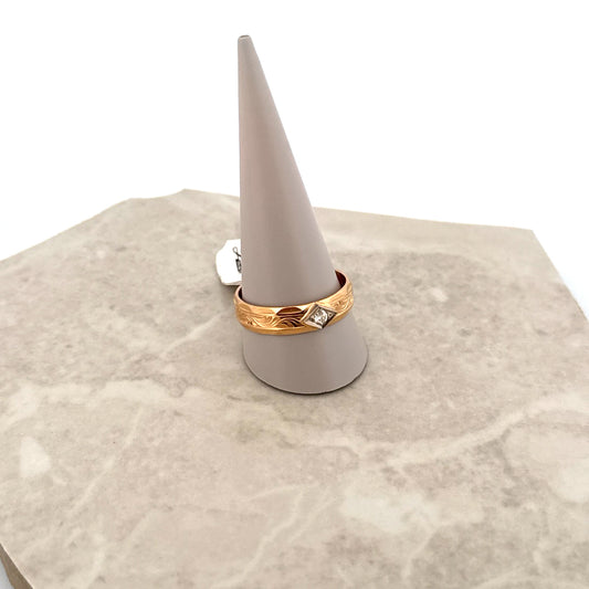 Second hand . Ring