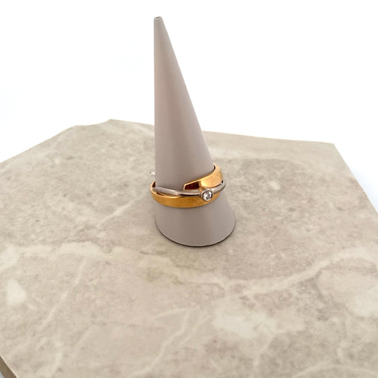 Second hand . Ring