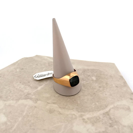 Second hand . Ring