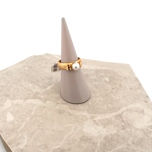 Second hand . Ring