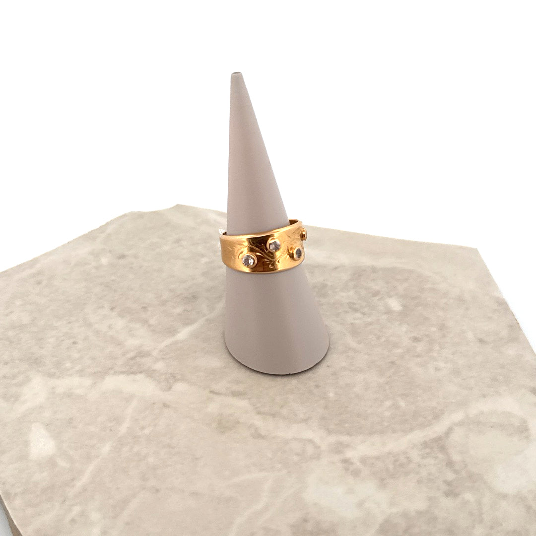 Second hand . Ring