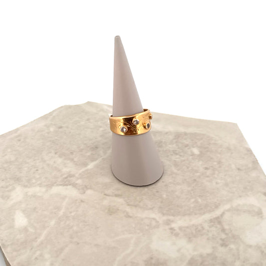 Second hand . Ring