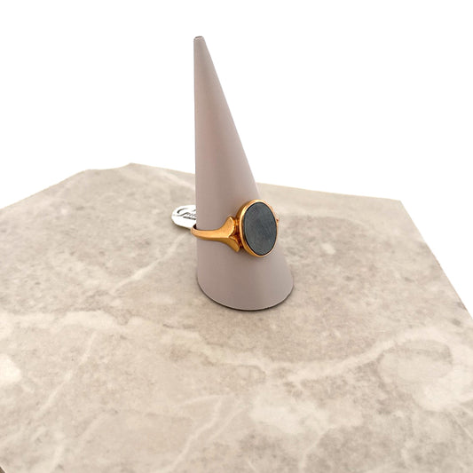 Second hand . Ring