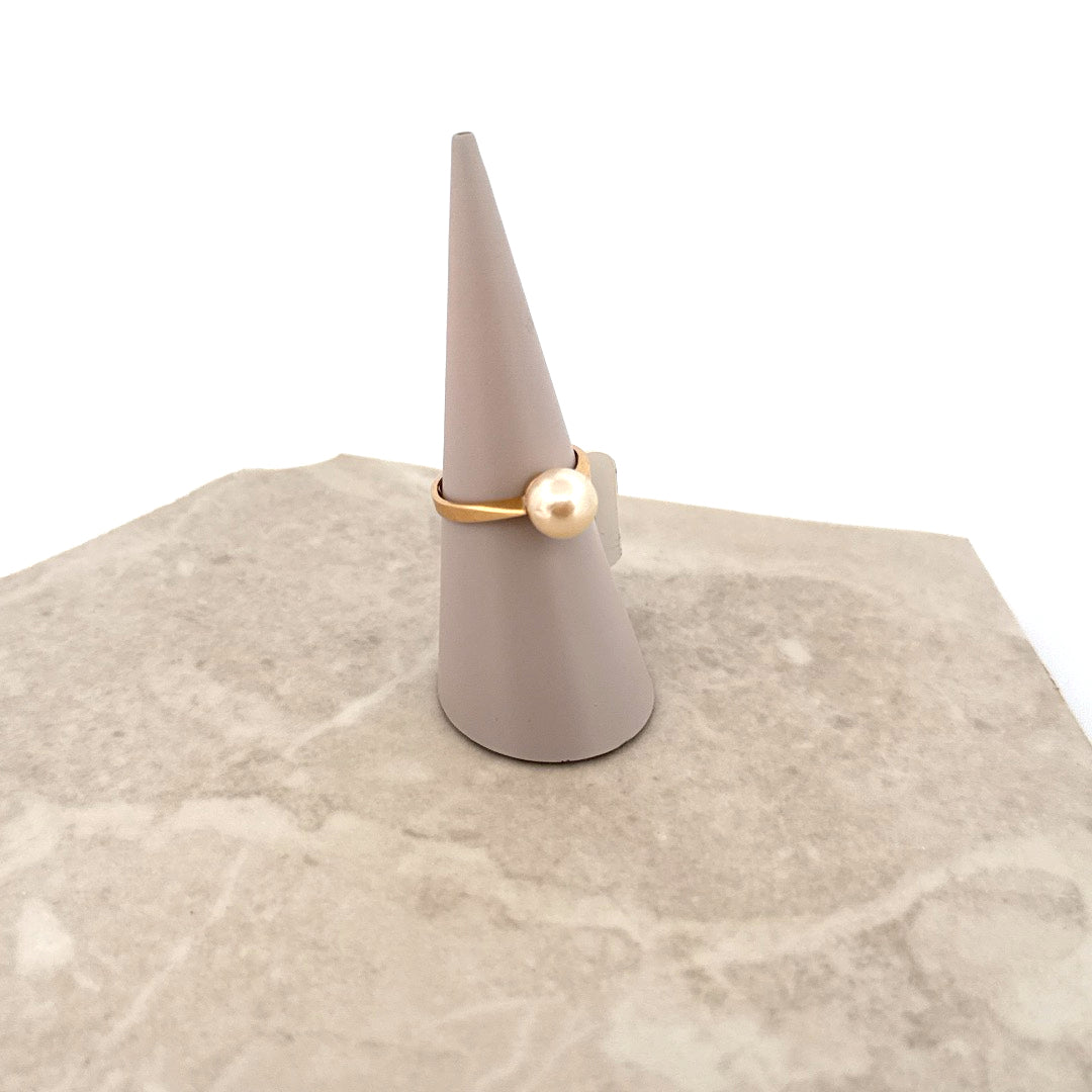 Second hand . Ring