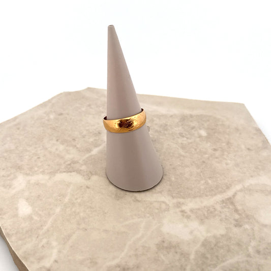Second hand . Ring
