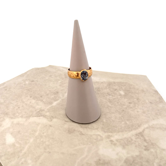Second hand . Ring