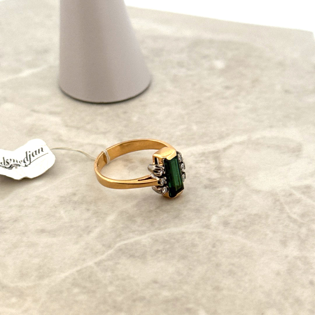 Second hand . Ring