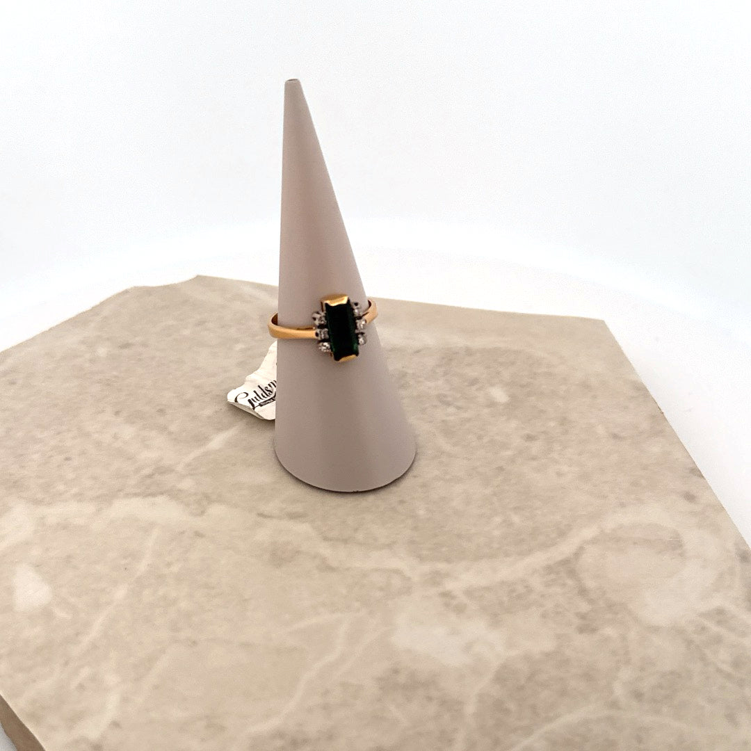 Second hand . Ring