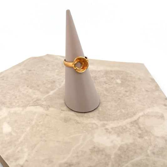 Second hand . Ring