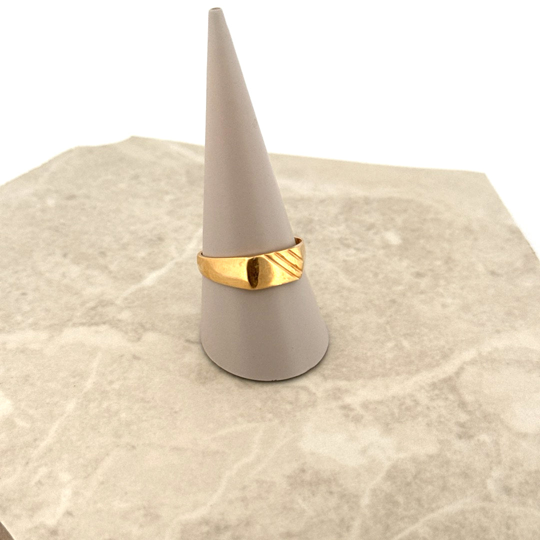 Second hand . Ring
