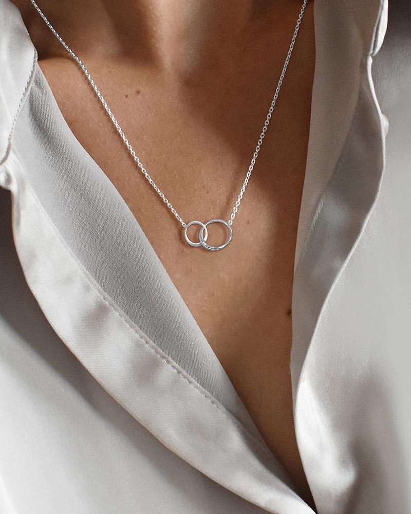 Les Amis small single necklace