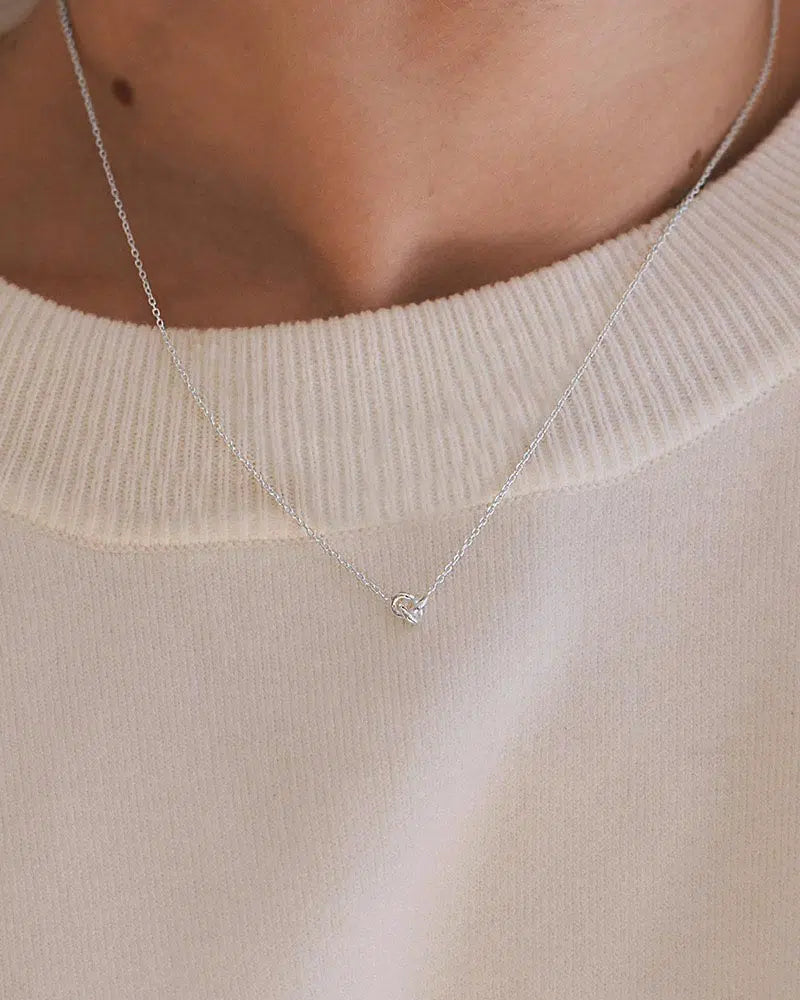 Le Knot drop necklace
