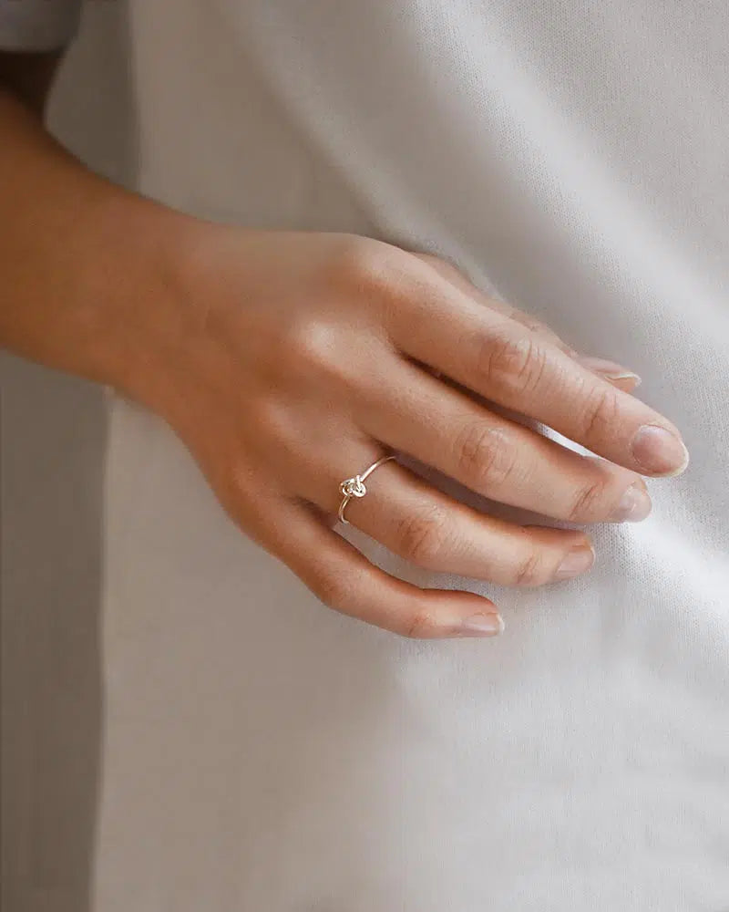 Le Knot drop ring