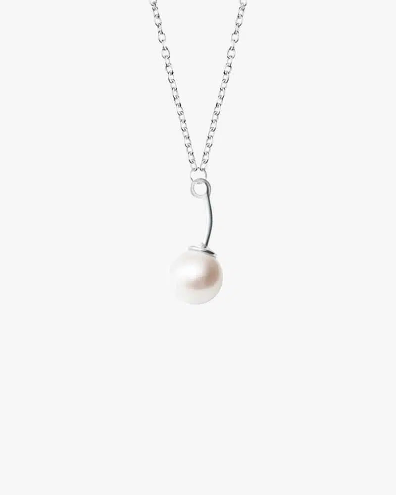 Le Pearl necklace