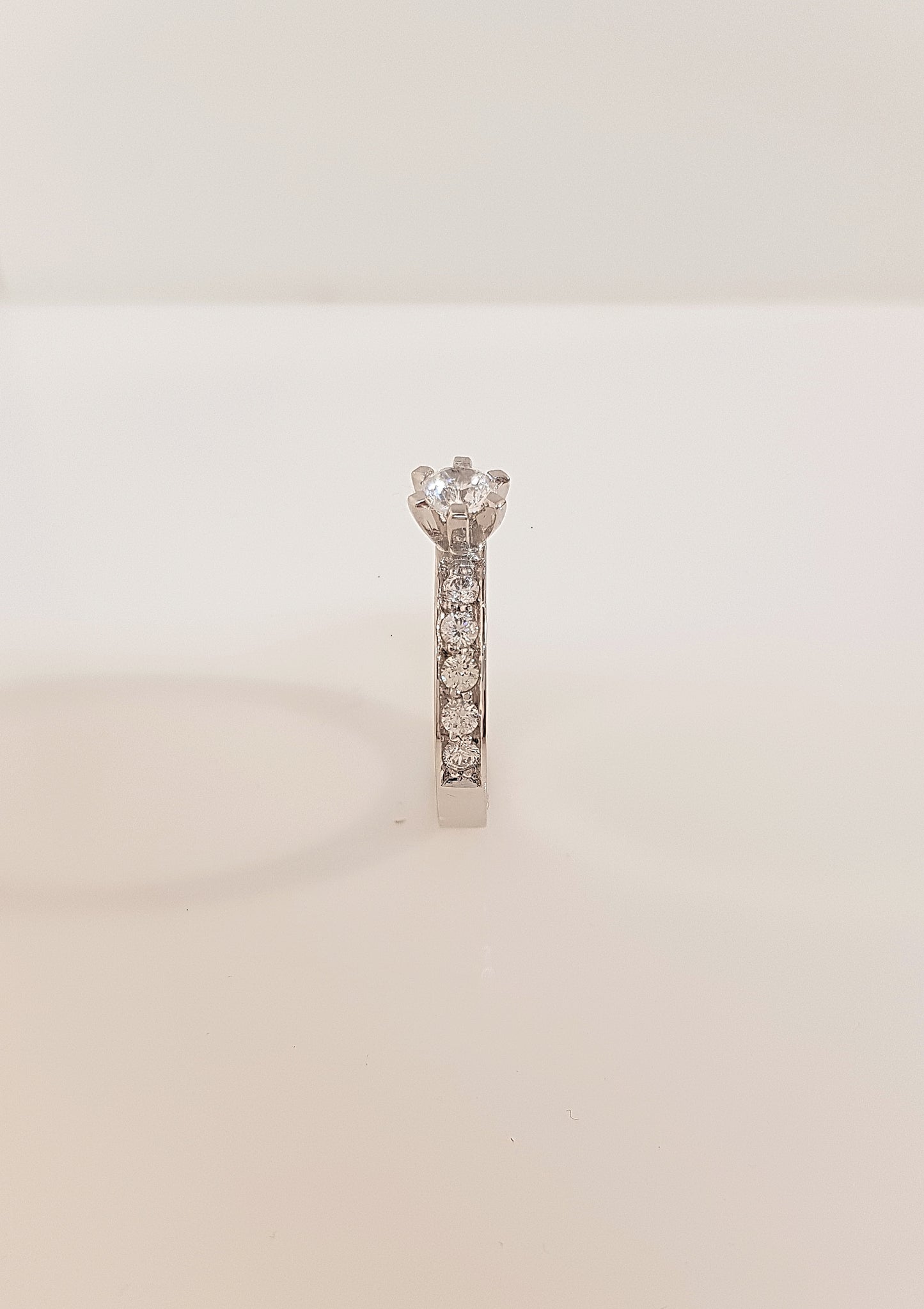 Rebecka 0.30ct + 10x0.04ct