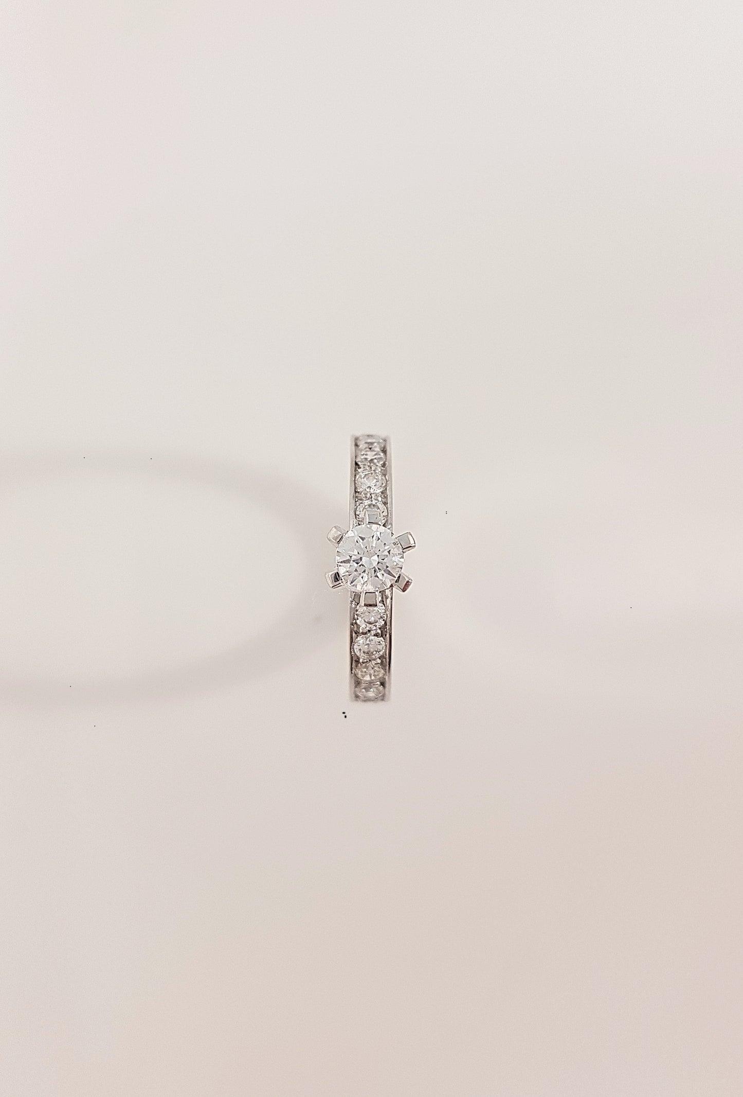 Rebecka 0.30ct + 10x0.04ct